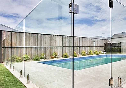 سياج حمام السباحة من الزجاج المقسى
