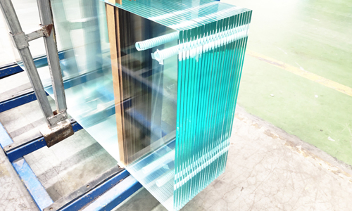 مزايا الزجاج فائق الوضوح